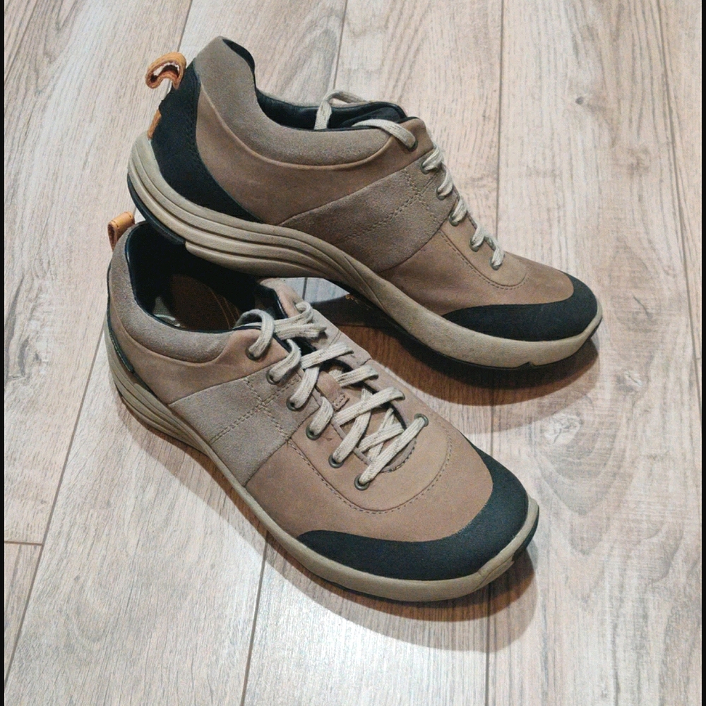 Clarks Wave Walk Waterproof Sneakers 8.5